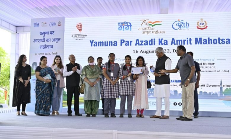 Jal Shakti Minister felicitated winners of Ganga Quest 2022 during “Yamuna par Azadi ka Amrit Mahotsav”
